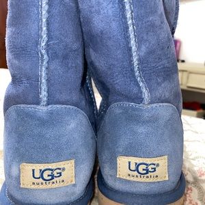 Half length Ugg boots